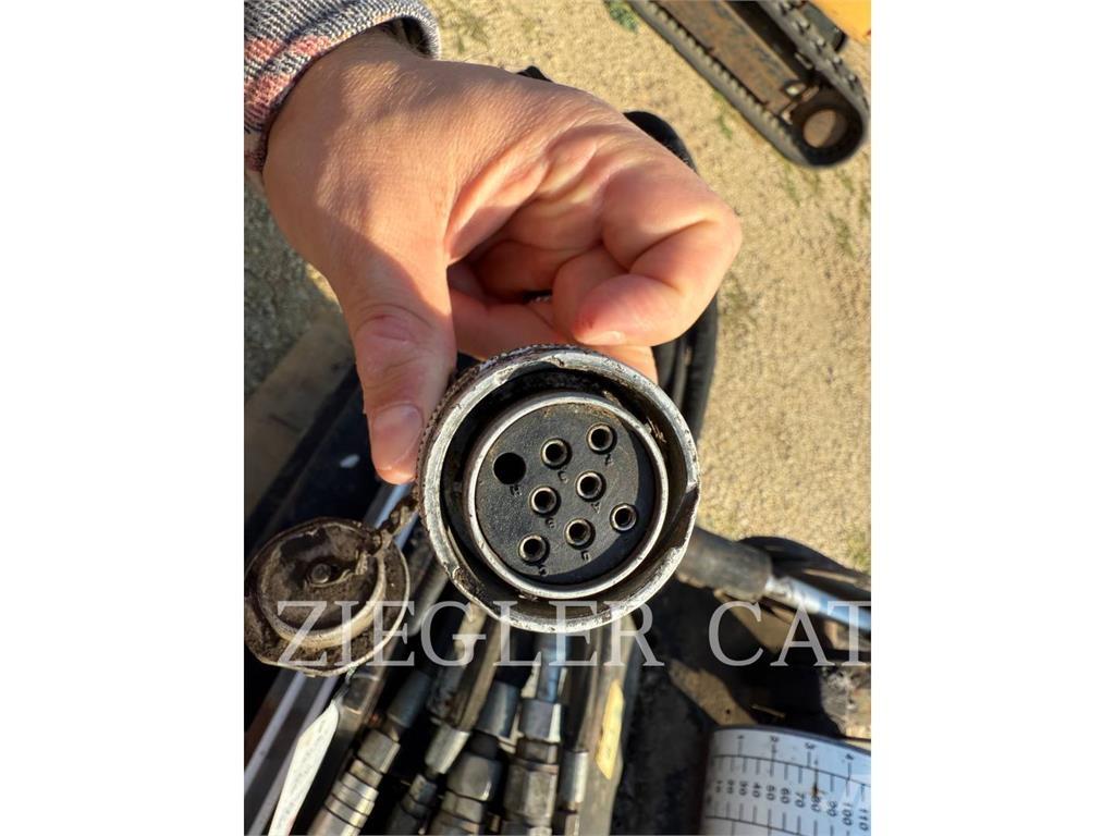 CAT PC205 滑移轉向裝載機