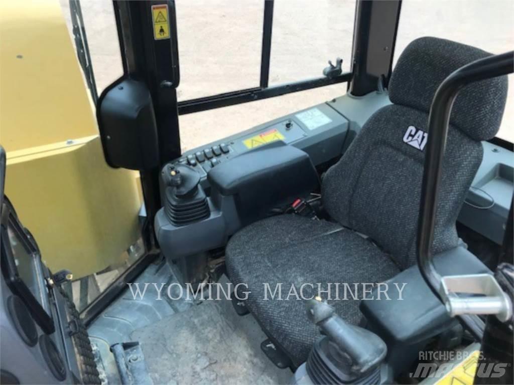 CAT PL61 鋪管推土機