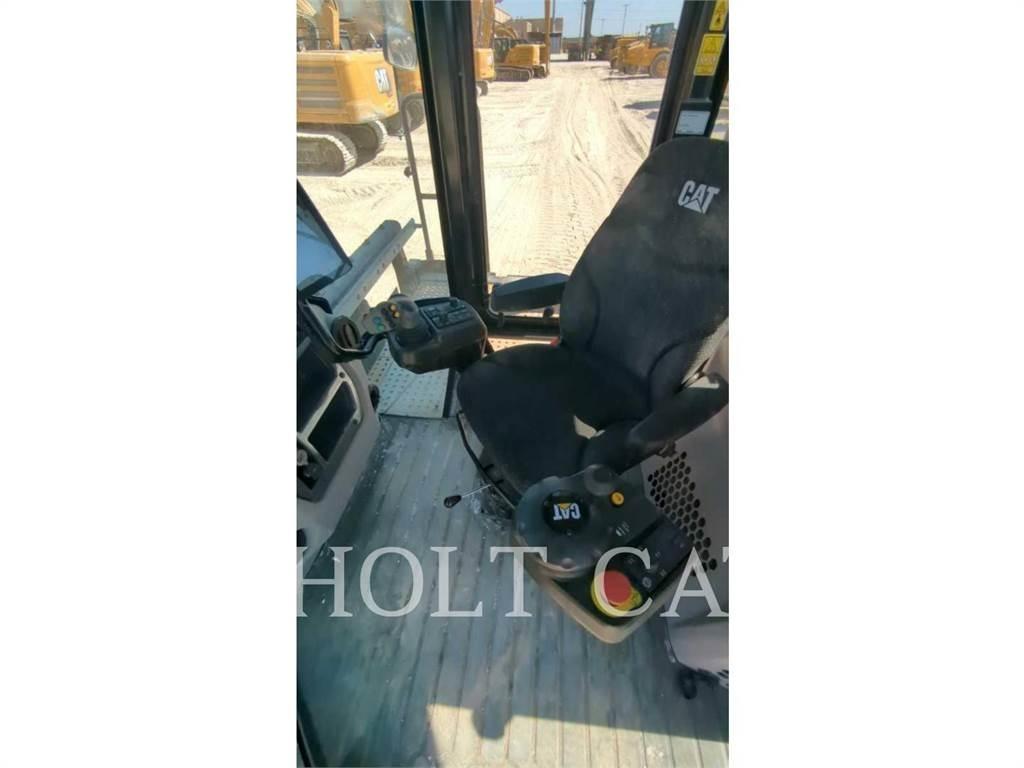 CAT RM400 CAB 瀝青再生設備