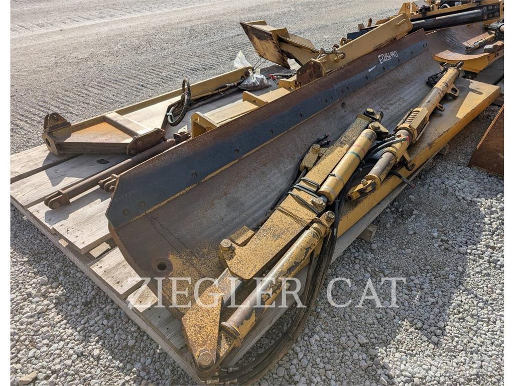 CAT SNOW WING 掃雪機