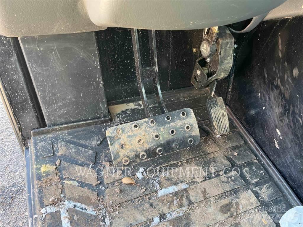 CAT TH255C 伸縮臂操作車