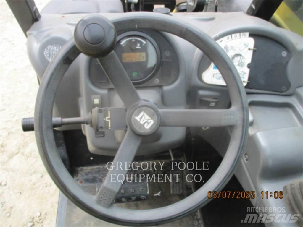 CAT TH255C 伸縮臂操作車