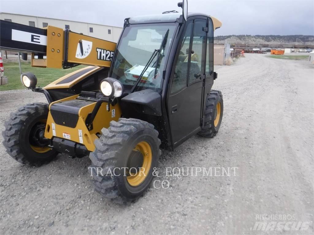 CAT TH255C 伸縮臂操作車