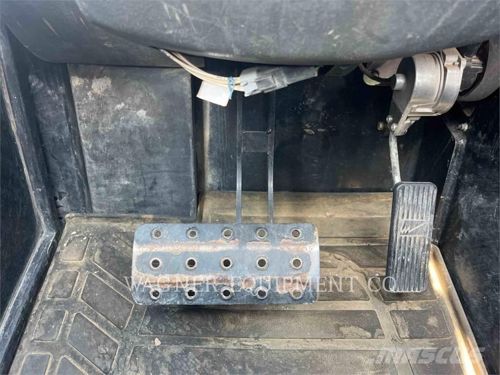 CAT TH255C 伸縮臂操作車