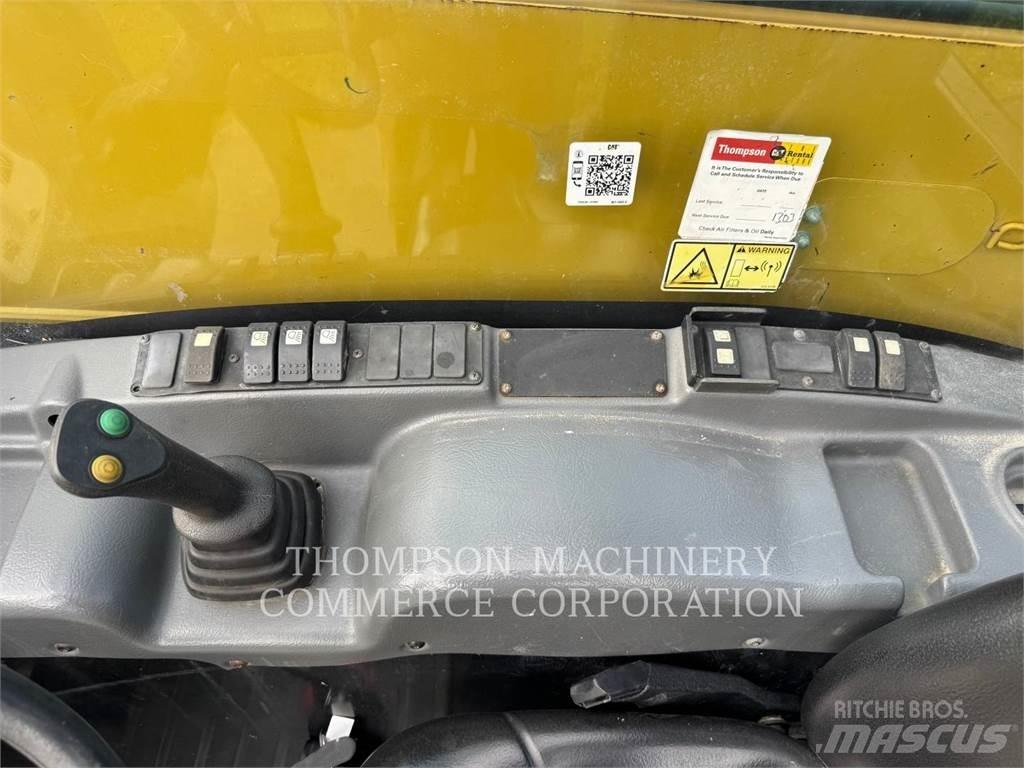 CAT TH255C 伸縮臂操作車