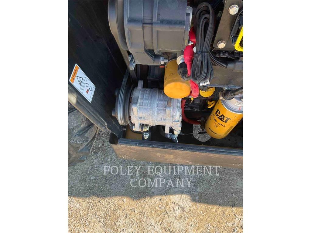 CAT TH255CC 伸縮臂操作車