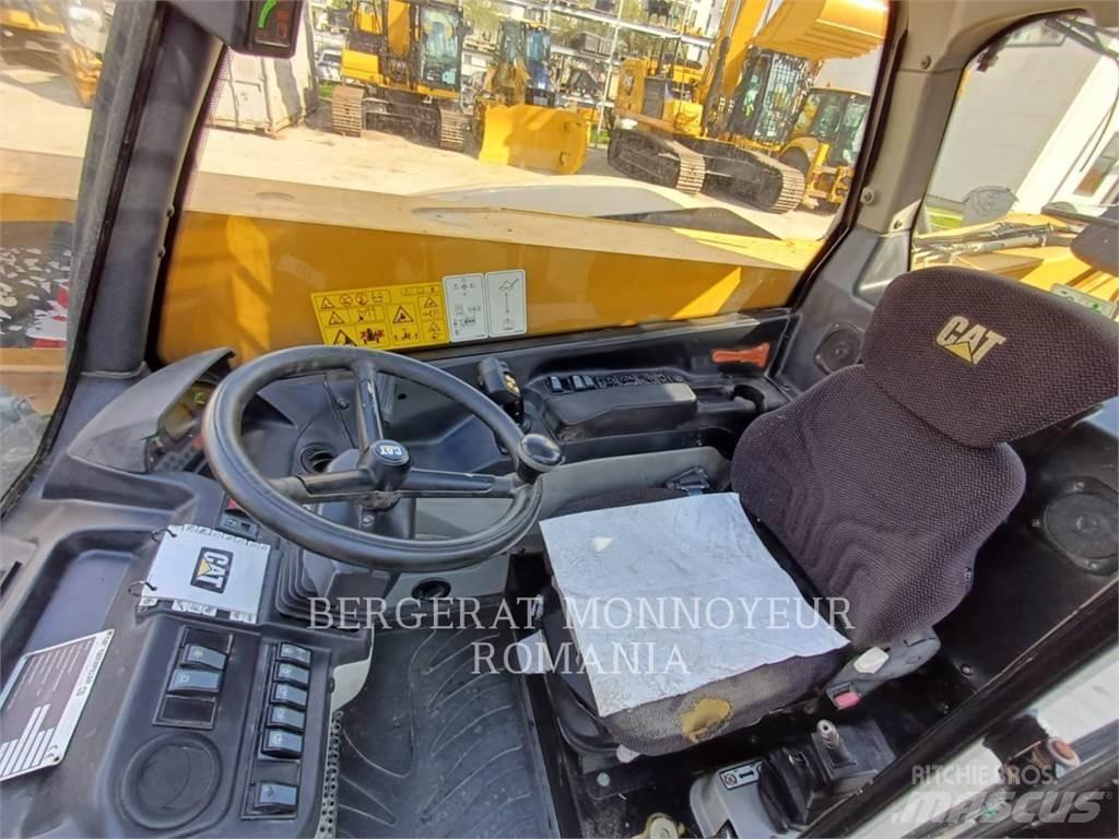 CAT TH407C 伸縮臂操作車