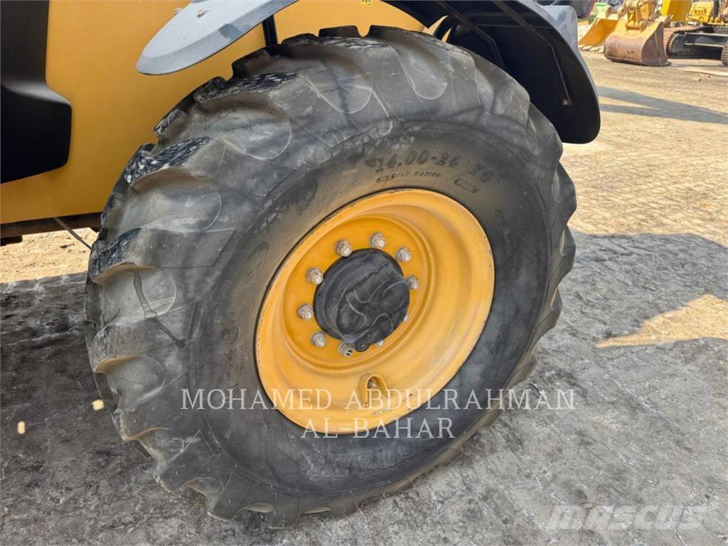 CAT TH417C 伸縮臂操作車