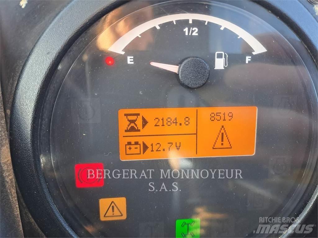 CAT TH417D 伸縮臂操作車