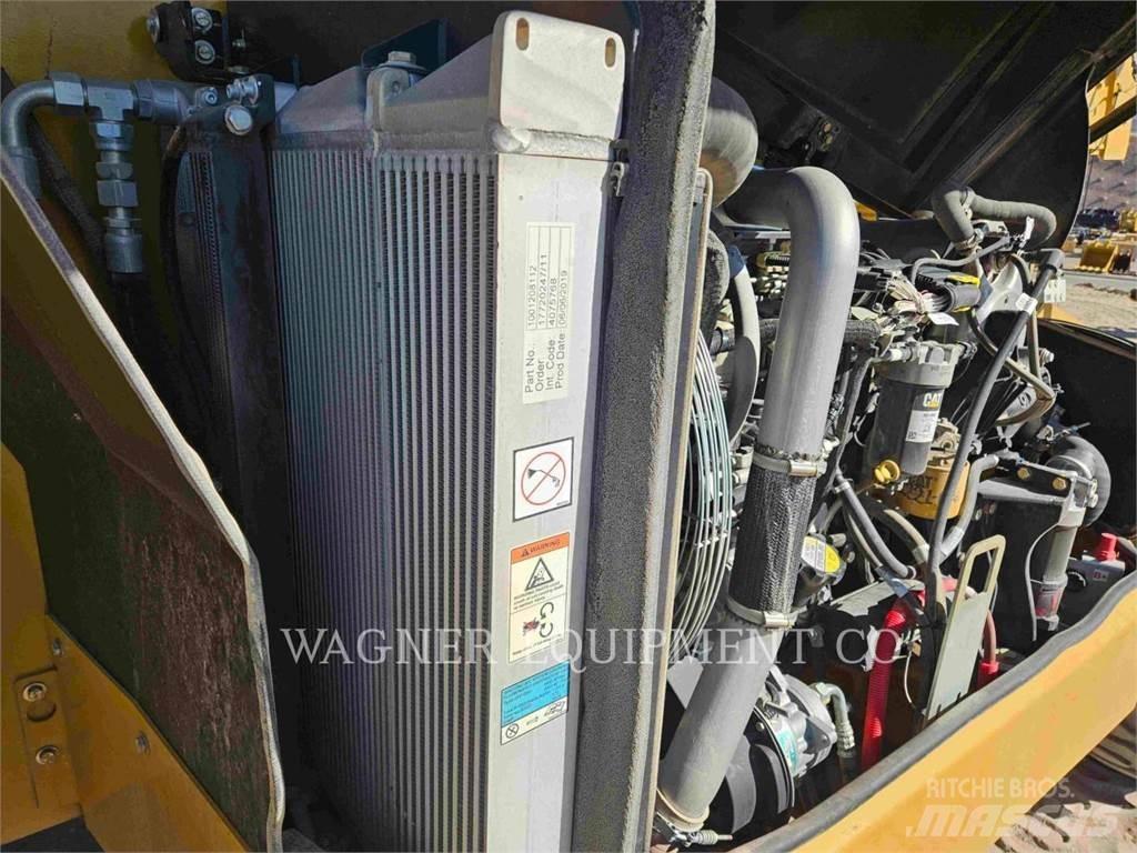 CAT TH514D 伸縮臂操作車