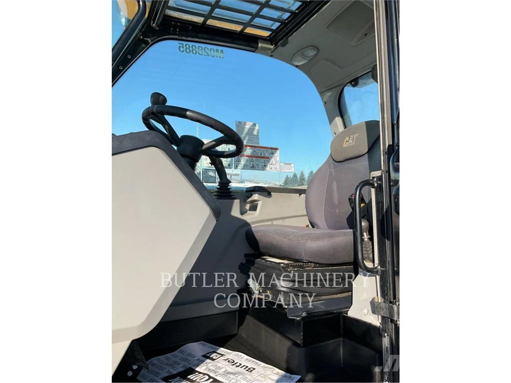 CAT TH514D 伸縮臂操作車