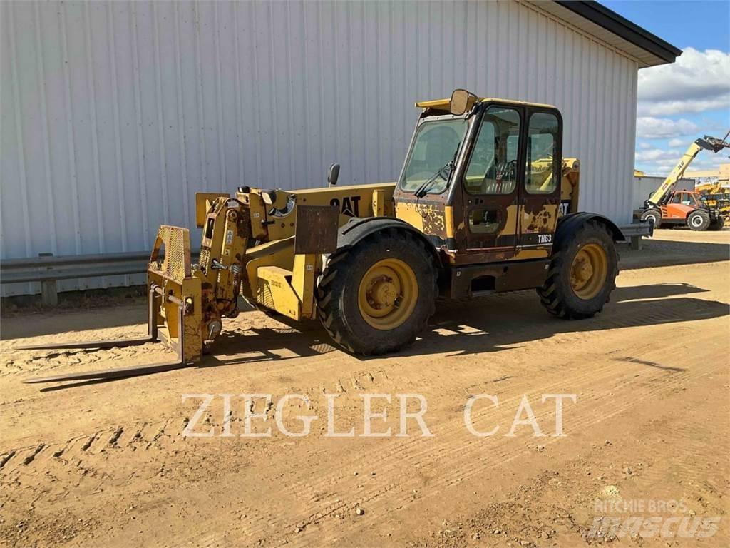 CAT TH63 伸縮臂操作車