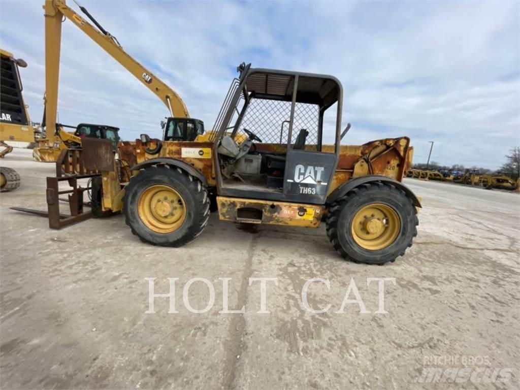 CAT TH63 伸縮臂操作車