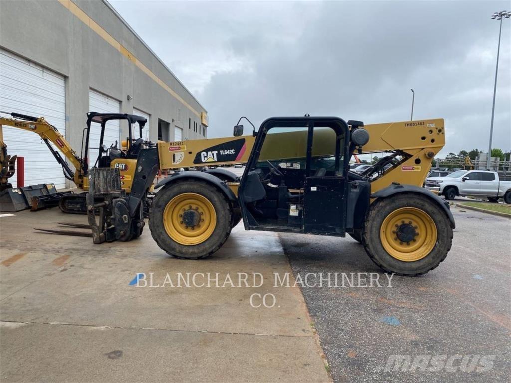 CAT TL 642 C 伸縮臂操作車