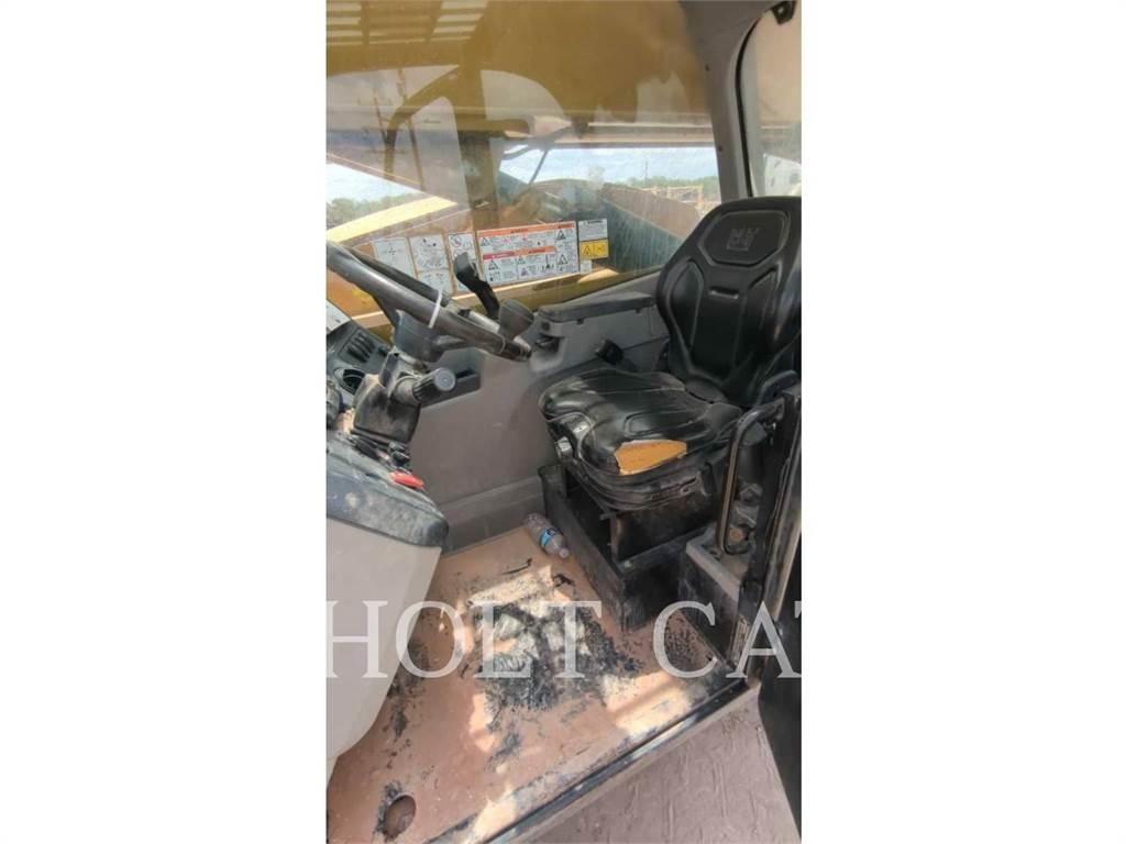CAT TL1055 伸縮臂操作車