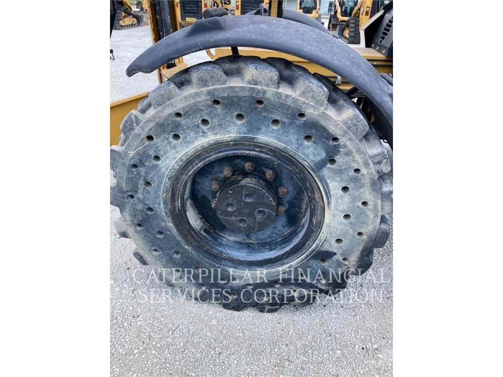 CAT TL1055C 伸縮臂操作車