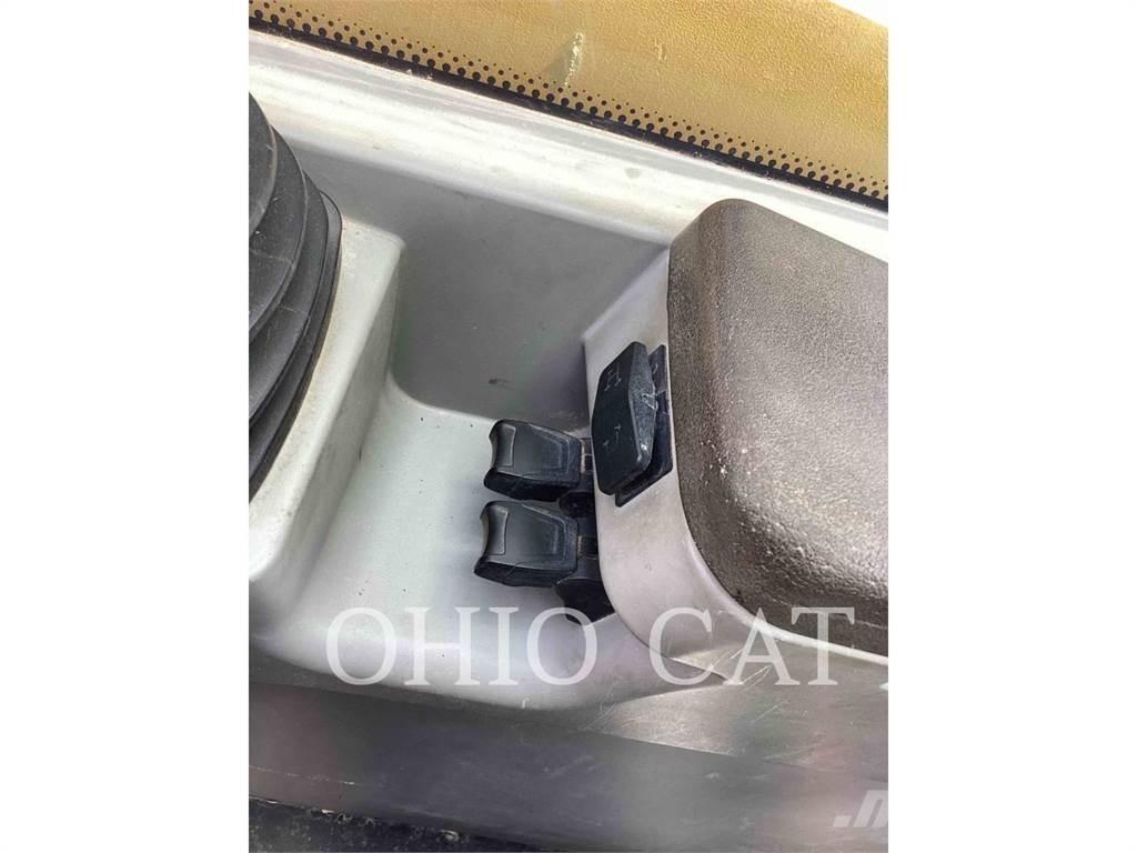 CAT TL1055D 伸縮臂操作車