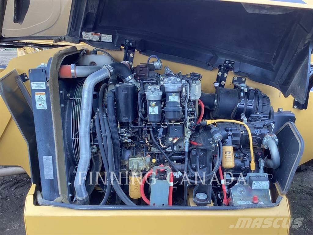 CAT TL1055D 伸縮臂操作車