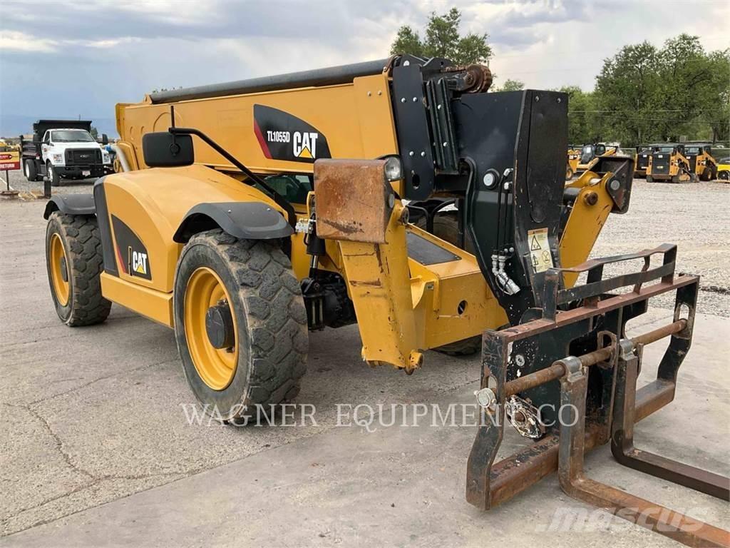 CAT TL1055D 伸縮臂操作車