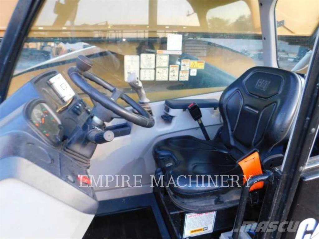 CAT TL1055D 伸縮臂操作車