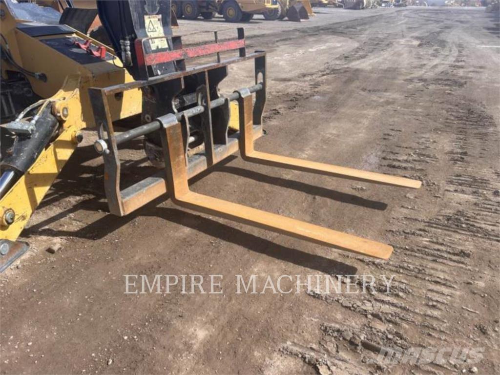 CAT TL1055D 伸縮臂操作車