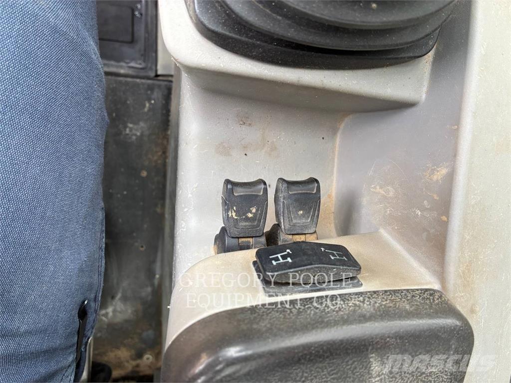 CAT TL1055D 伸縮臂操作車