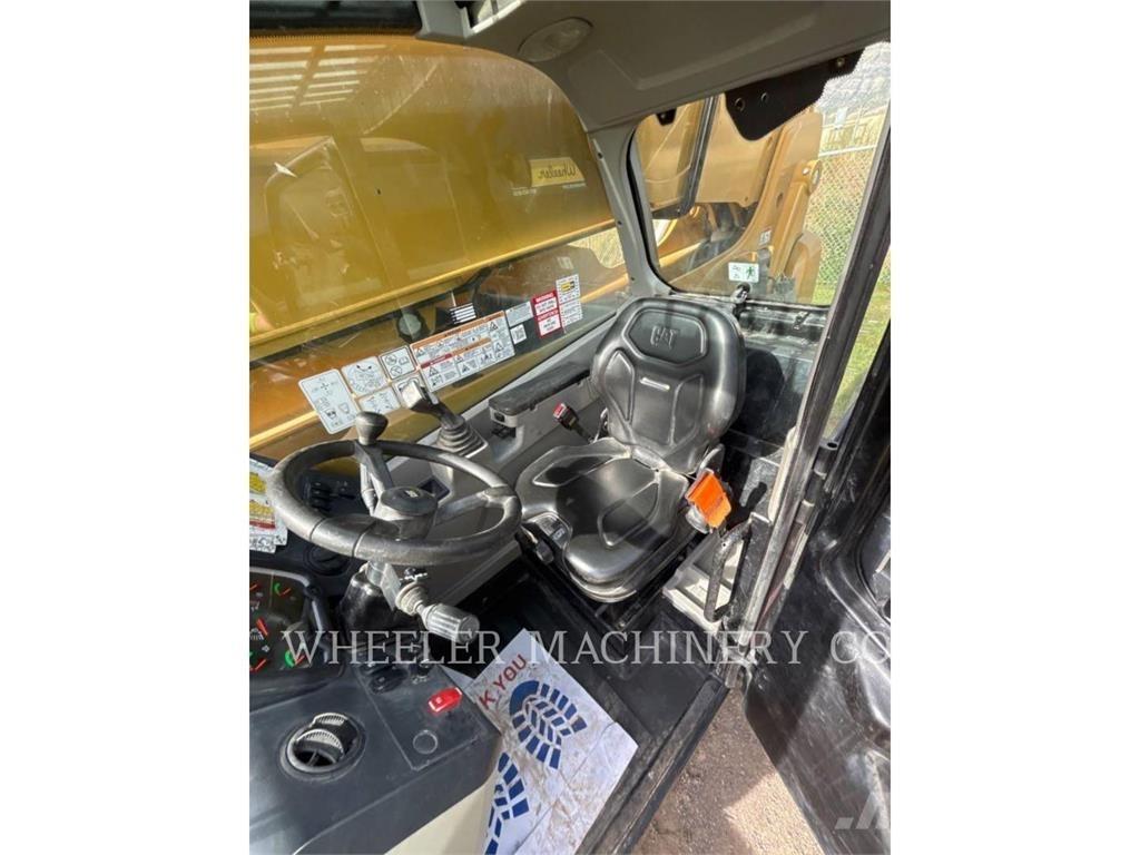 CAT TL1055D CB 伸縮臂操作車