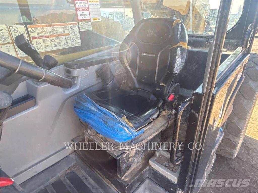 CAT TL1055D OR 伸縮臂操作車