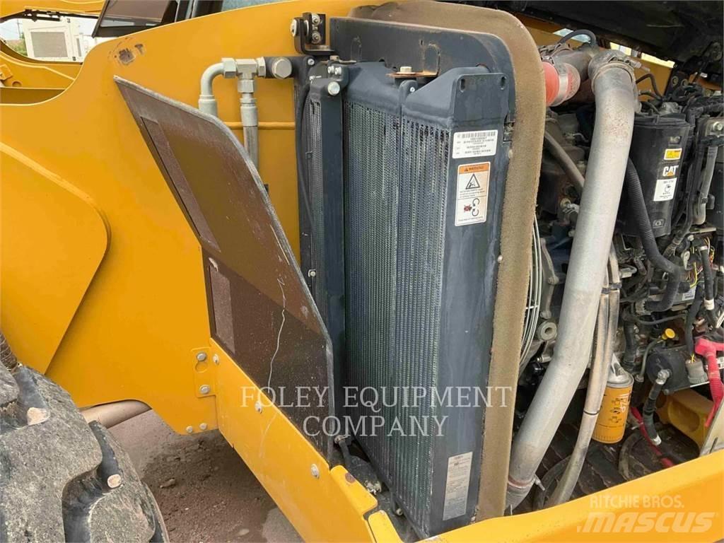 CAT TL1055DO 伸縮臂操作車