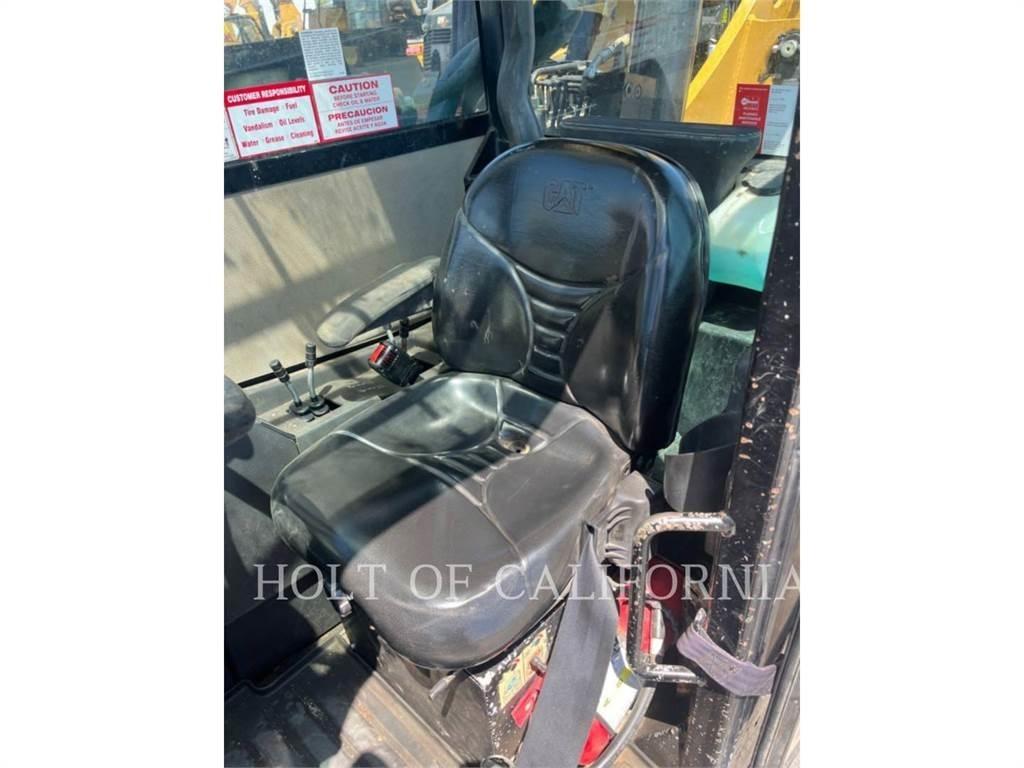 CAT TL1255 伸縮臂操作車