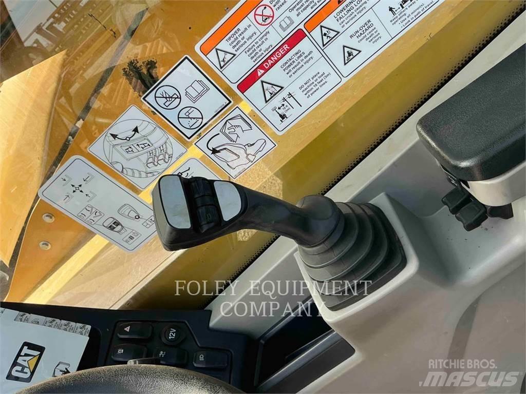 CAT TL1255-05C 伸縮臂操作車