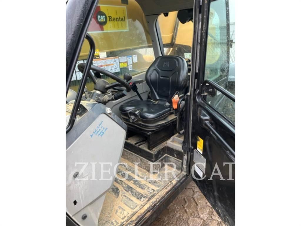 CAT TL1255D 伸縮臂操作車