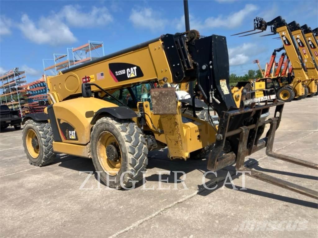CAT TL1255D 伸縮臂操作車