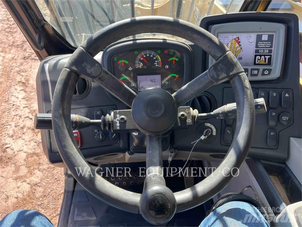 CAT TL1255D 伸縮臂操作車