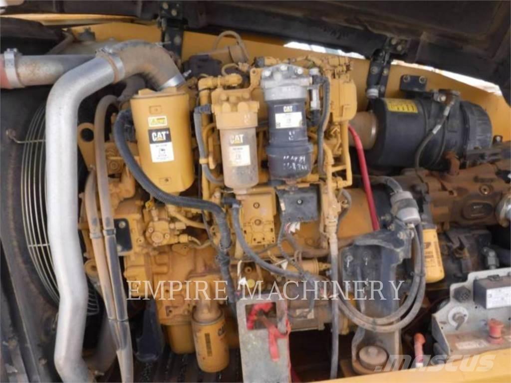 CAT TL1255D 伸縮臂操作車
