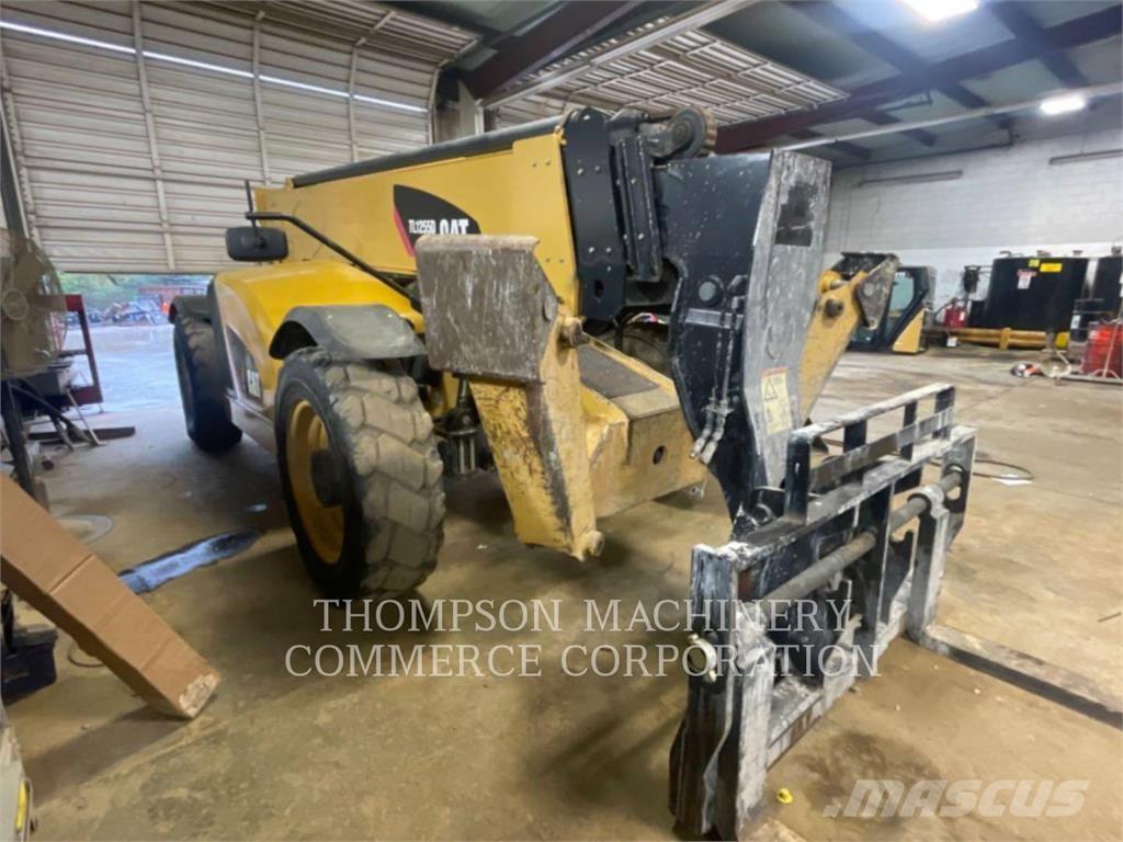 CAT TL1255D 伸縮臂操作車