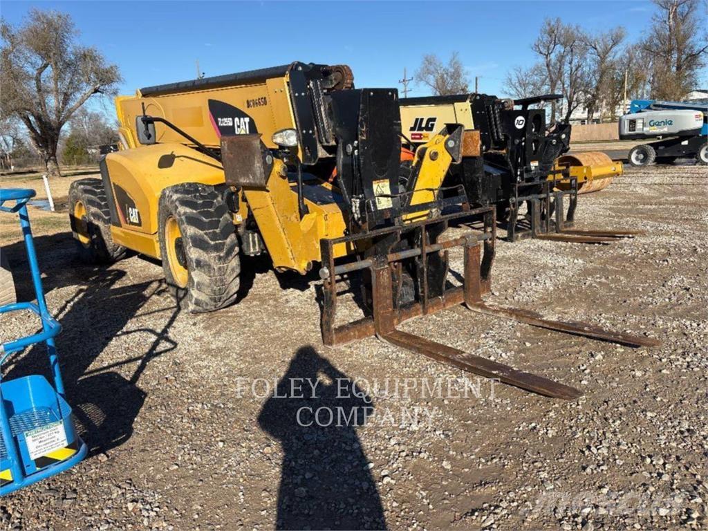 CAT TL1255DC 伸縮臂操作車