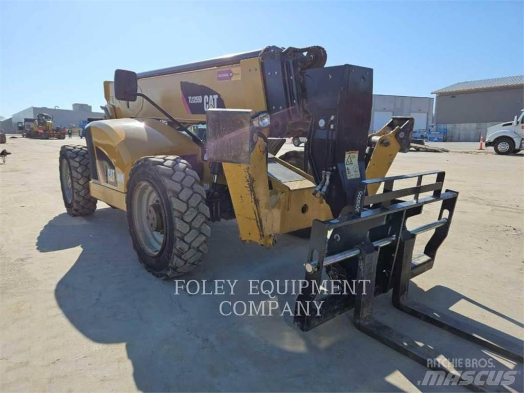 CAT TL1255DO 伸縮臂操作車