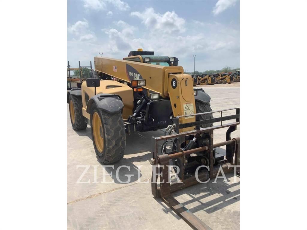 CAT TL642 伸縮臂操作車