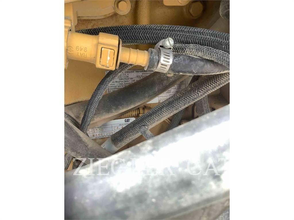 CAT TL642 伸縮臂操作車
