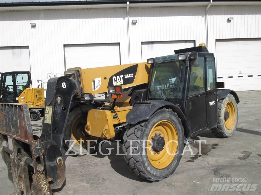 CAT TL642C 伸縮臂操作車