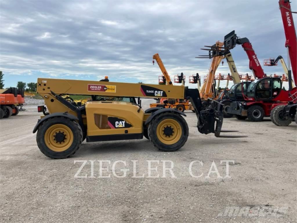 CAT TL642C 伸縮臂操作車