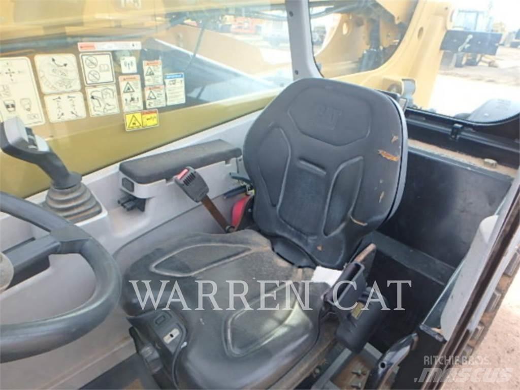 CAT TL642D 伸縮臂操作車