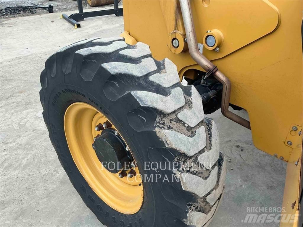 CAT TL642D 伸縮臂操作車