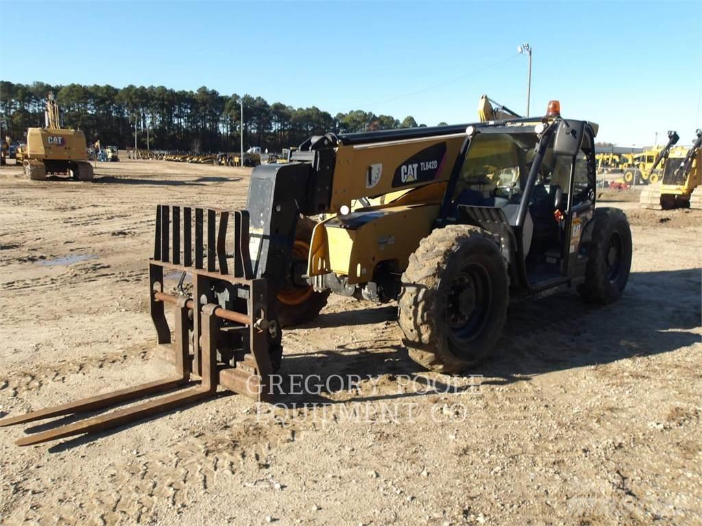 CAT TL642D 伸縮臂操作車