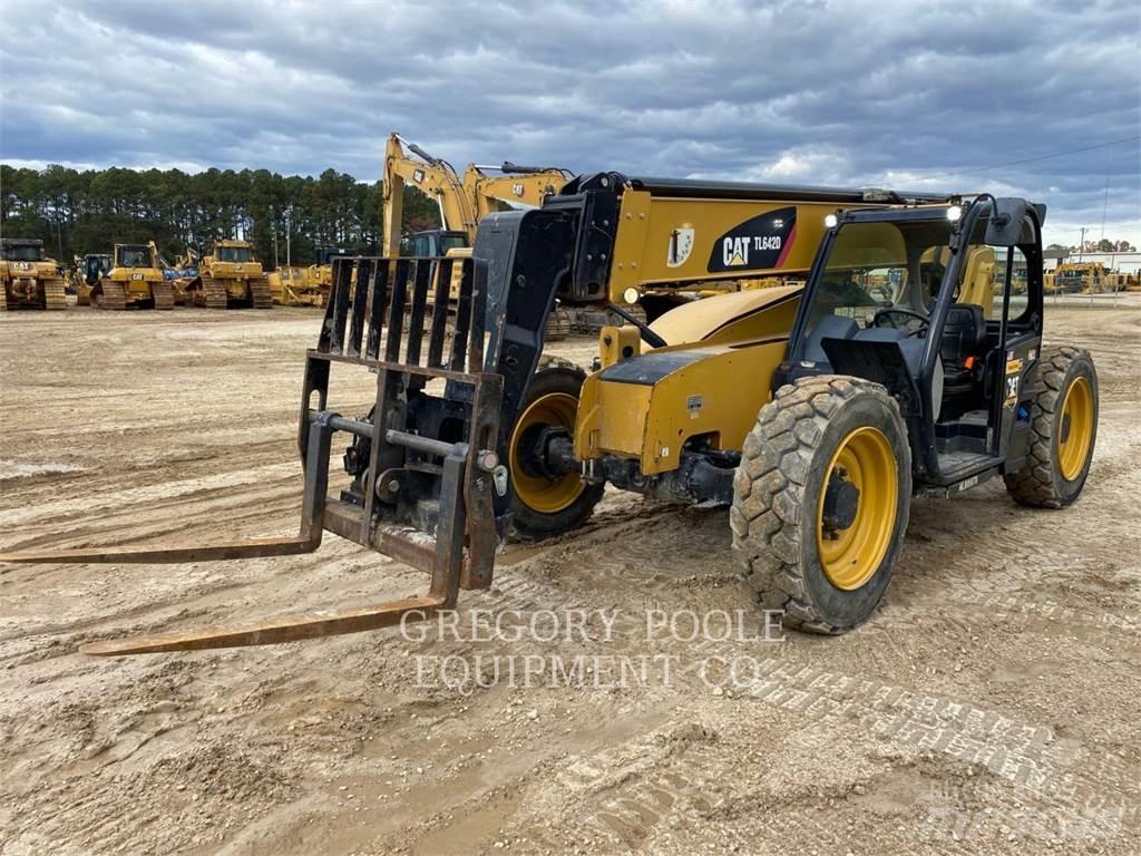 CAT TL642D 伸縮臂操作車