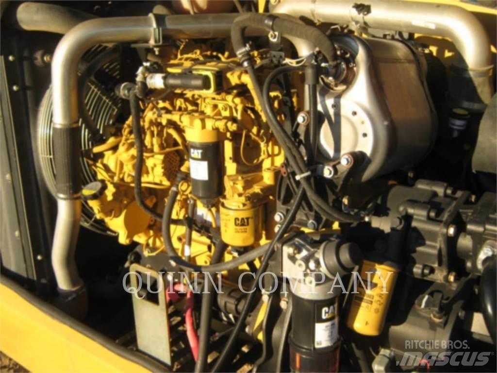CAT TL642D 伸縮臂操作車