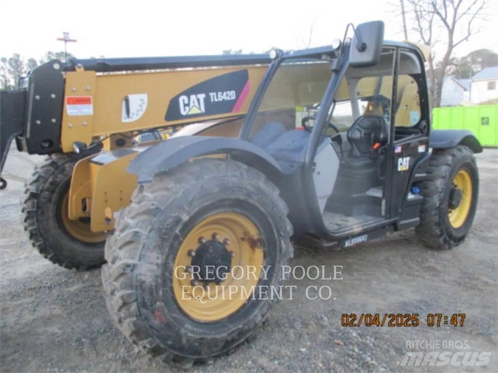 CAT TL642D 伸縮臂操作車