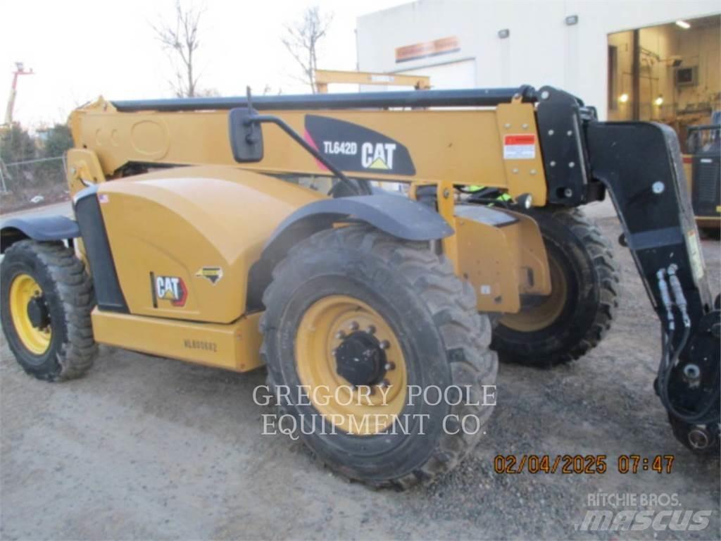 CAT TL642D 伸縮臂操作車