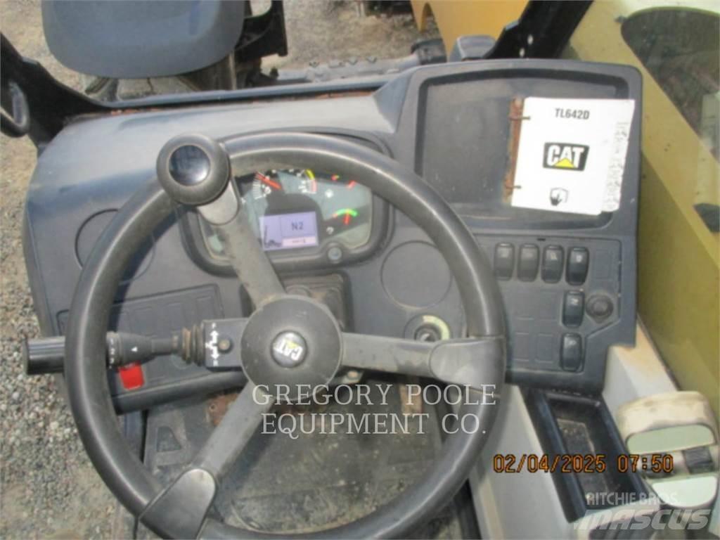 CAT TL642D 伸縮臂操作車